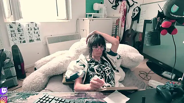 CeriseLapine's Webcam Show
