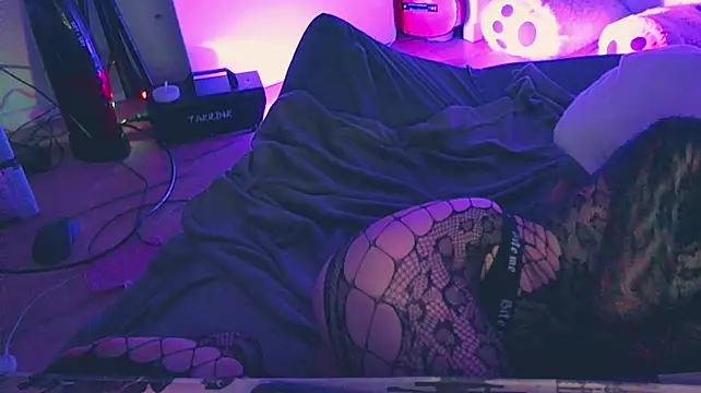 CeriseLapine's Webcam Show
