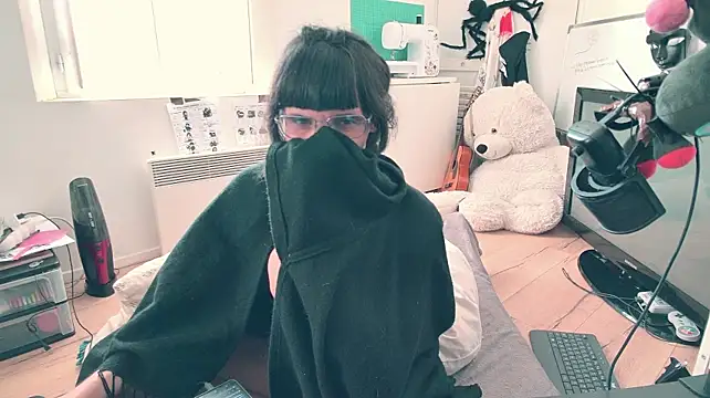 CeriseLapine's Webcam Show