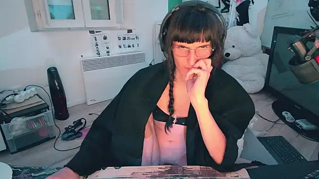 CeriseLapine Show in webcam