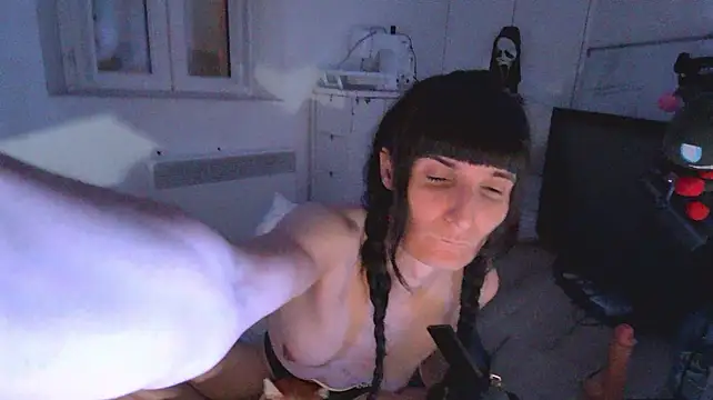 Show modela CeriseLapine na web-kameri