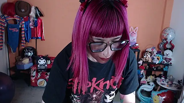 MissMiia2 Show in webcam