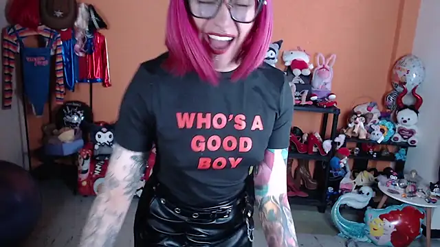 MissMiia2: διαδικτυακό σόου στην κάμερα