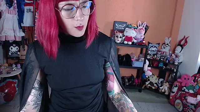 MissMiia2 Show in webcam