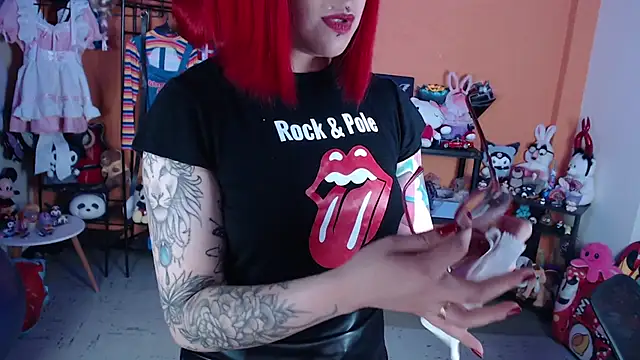 MissMiia2: διαδικτυακό σόου στην κάμερα