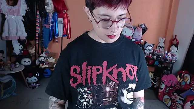 Chat +18 de MissMiia2 ao vivo