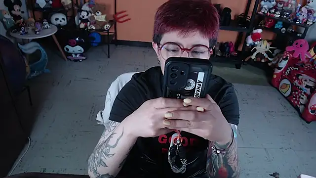 Chatroom XXX en direct de MissMiia2
