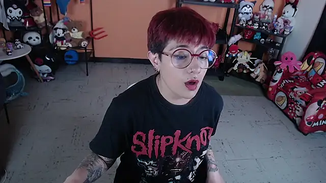 Chat +18 de MissMiia2 ao vivo