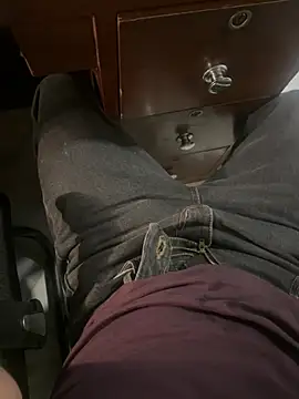 Lust_guy27: διαδικτυακό σόου στην κάμερα