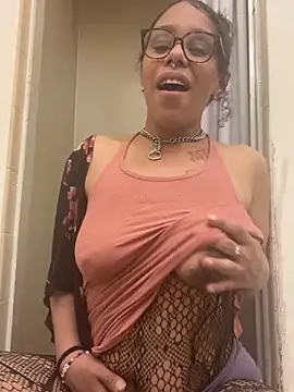 Desirae_Luciano's Webcam Show