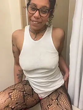 Show modela Desirae_Luciano na web-kameri