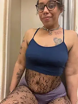 Desirae_Luciano's Live XXX Chat