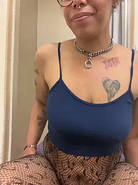 Desirae_Luciano's Webcam Show