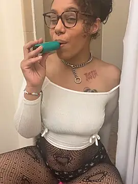 Pertunjukan Kamera Web Desirae_Luciano