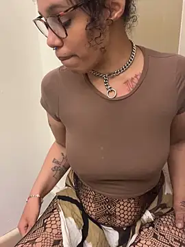 Desirae_Luciano's Webcam Show