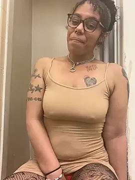 Desirae_Luciano's Webcam Show