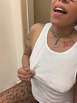 Chat soba uživo modela Desirae_Luciano