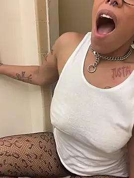 Desirae_Luciano's Webcam Show