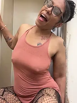 Desirae_Luciano's Webcam Show