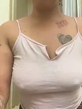 Pokazy przed kamerką – Desirae_Luciano