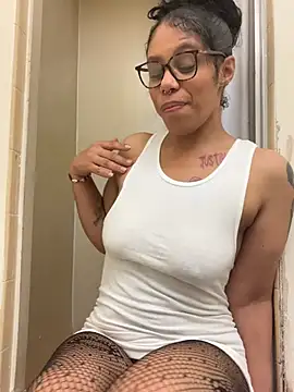 Desirae_Luciano's Webcam Show