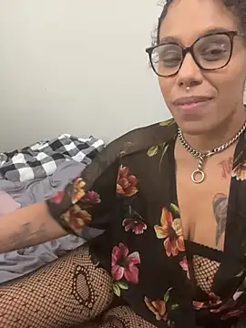 Desirae_Luciano's Webcam Show