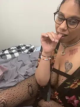XXX chat uživo modela Desirae_Luciano