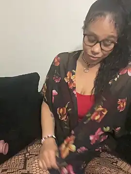 Desirae_Luciano Show in webcam