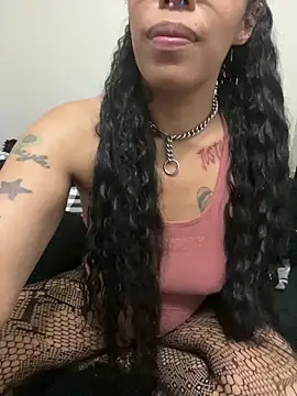 Desirae_Luciano Show in webcam