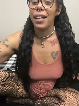 Desirae_Luciano Pertunjukan Webcam