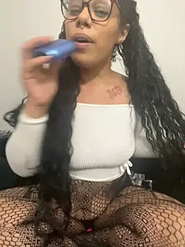 Desirae_Luciano's Webcam Show