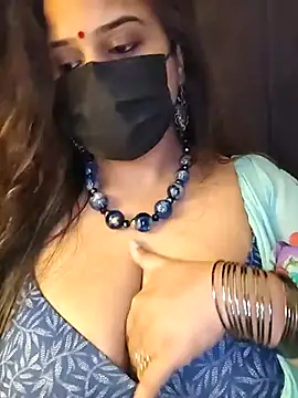 RaseeleのライブXXXチャット