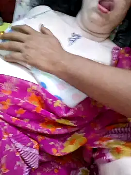 Indian_Coupl3's Live XXX Chat
