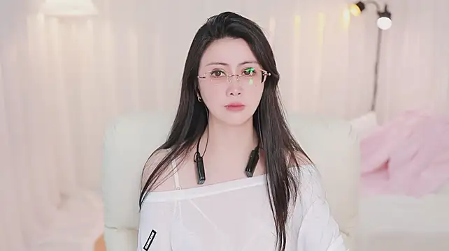 Yanyanyan66 网络视讯表演