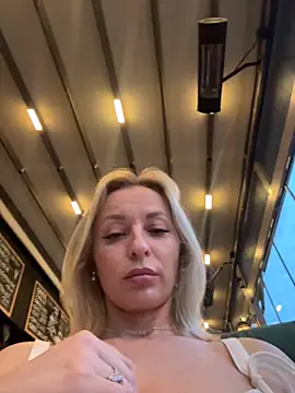 VikaBunny1 webcam show