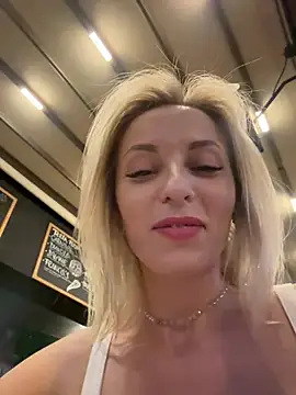 VikaBunny1's Live Chat Room