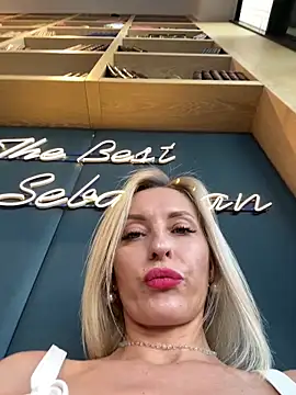 Show modela VikaBunny1 na web-kameri