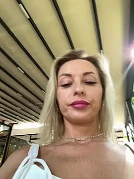 VikaBunny1 Adlı Modelin Canlı XXX Sohbeti