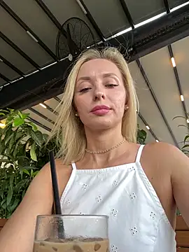 VikaBunny1 Adlı Modelin Canlı XXX Sohbeti