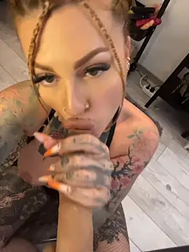krysstal003 Show Webcam