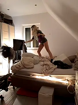 NaughtyCatgirlのウェブカメラショー