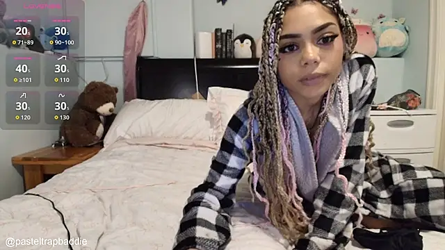 הופעת וובקאם של pasteltrapbaddie