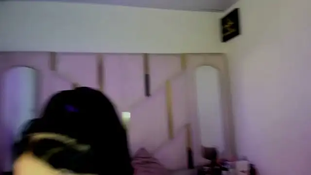 Chat soba uživo modela Criistaal_