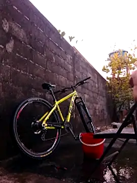 Hot_p0lla_grande_activo: διαδικτυακό σόου στην κάμερα