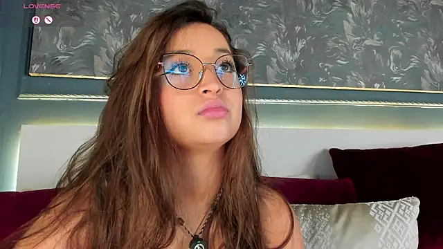 Chat +18 de MiaKay1 ao vivo