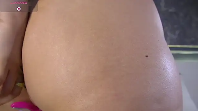 MiaKay1's Live XXX Chat