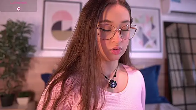 Chat +18 de MiaKay1 ao vivo