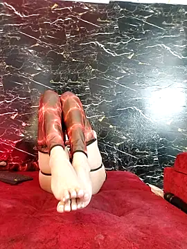 crislingery_dolli webcam show