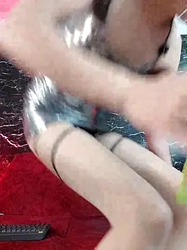crislingery_dolli Show in webcam