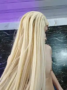 crislingery_dolli Show Webcam